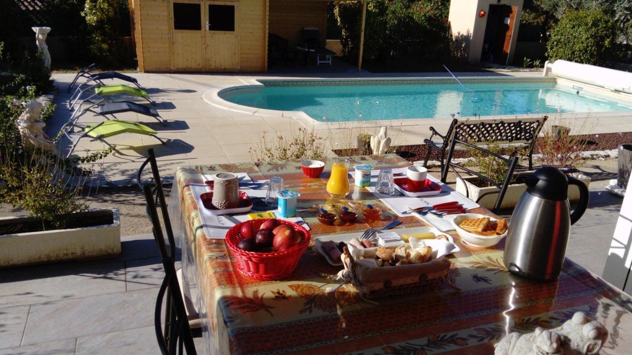 Bed and Breakfast L'Oustau Bonur Бур-Сент-Андеоль Экстерьер фото